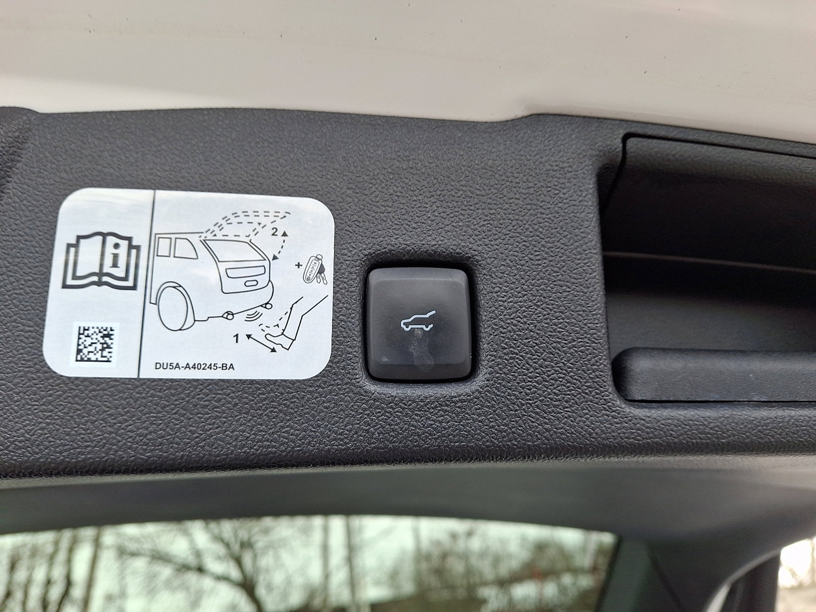 Used 2020 Ford Escape Titanium FWD image 30