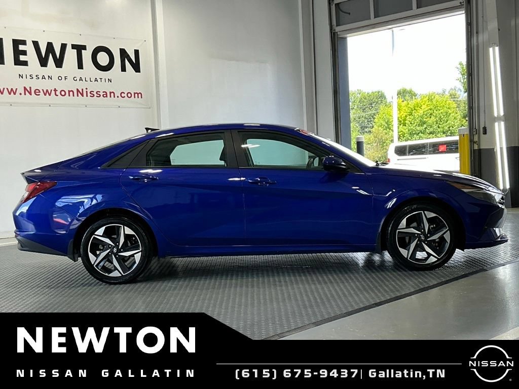 Used 2023 Hyundai Elantra SEL w/ Convenience Package FWD image 4