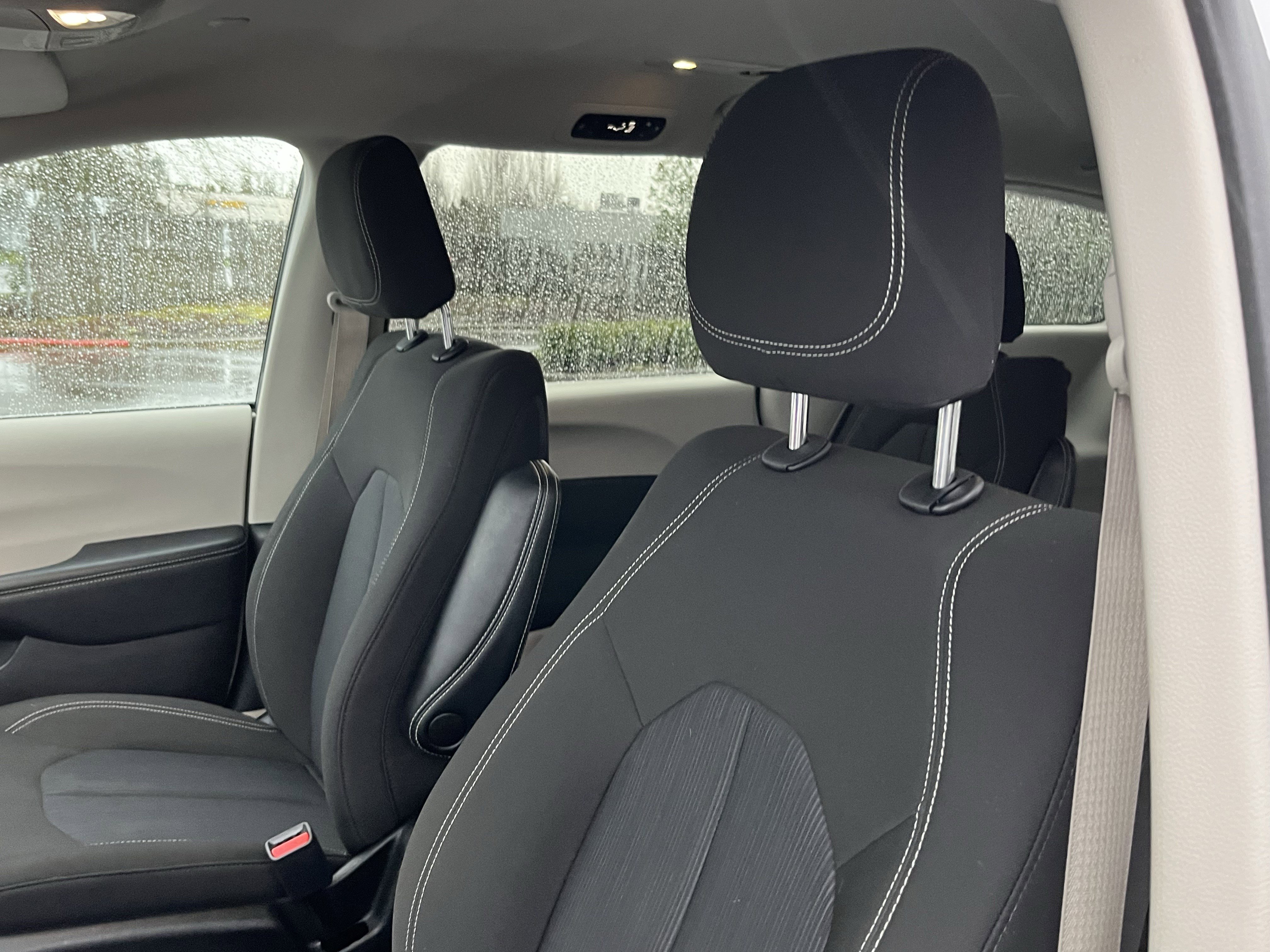 Used 2023 Chrysler Voyager LX image 15