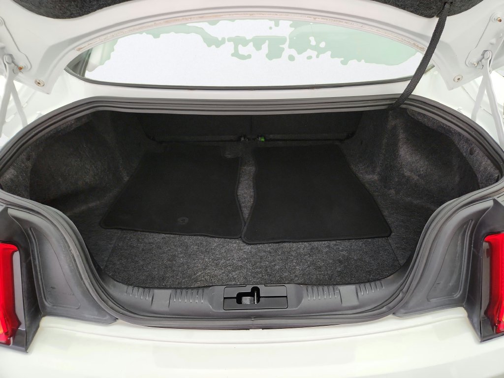 Used 2018 Ford Mustang Coupe RWD image 26