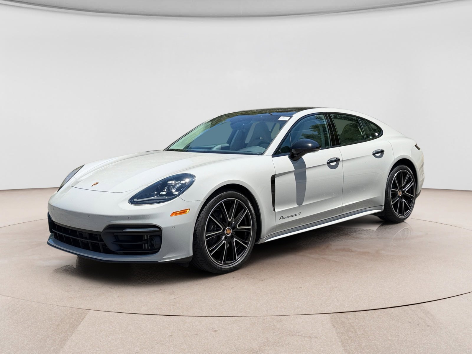 Used 2023 Porsche Panamera image 1