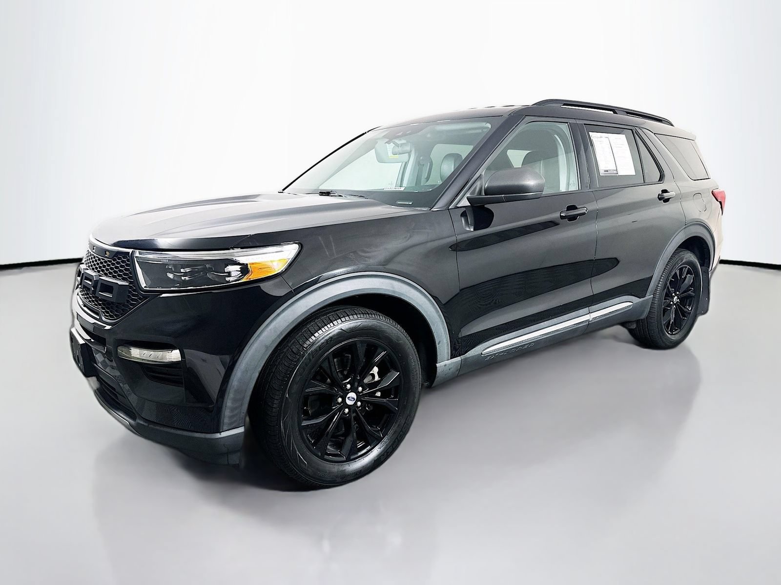 Used 2021 Ford Explorer XLT w/ Equipment Group 202A AWD/4WD image 3