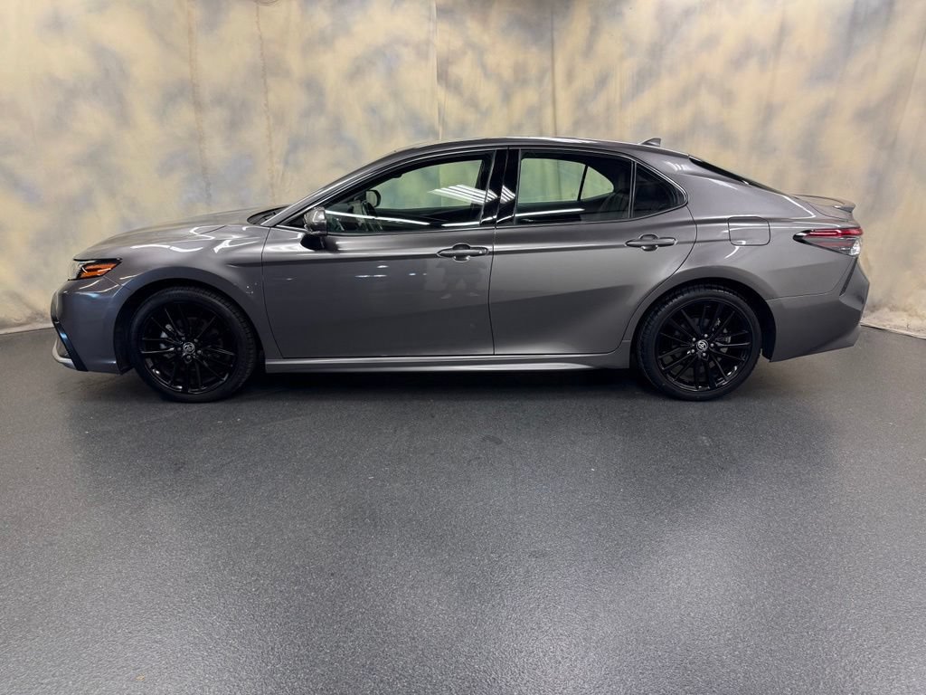 Used 2024 Toyota Camry XSE FWD image 3