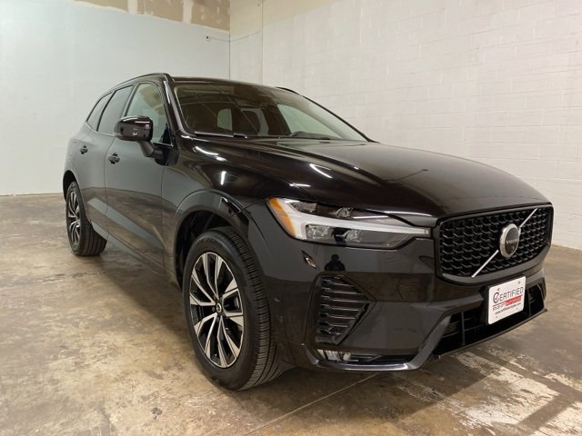 Used 2025 Volvo XC60 B5 Plus image 3