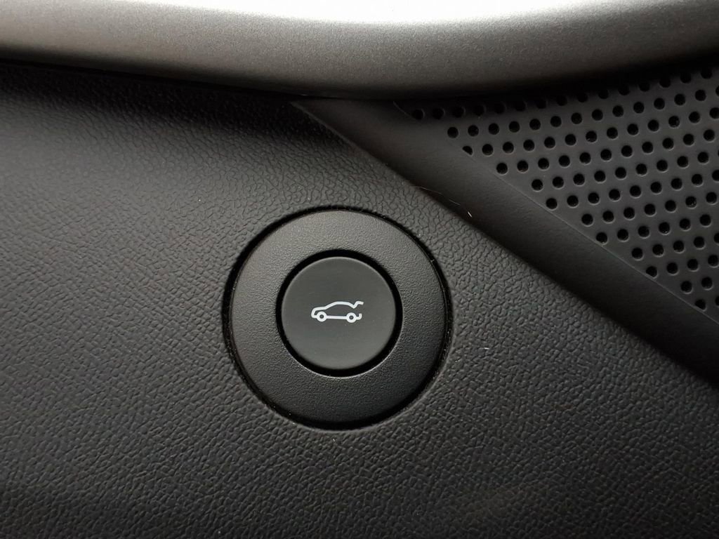 Used 2017 Chevrolet Camaro SS image 19