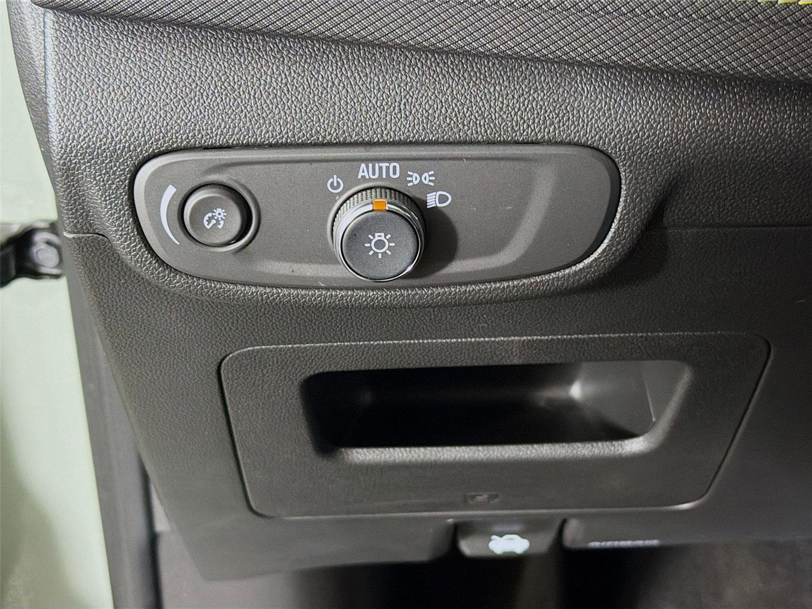 Used 2025 Chevrolet TrailBlazer ACTIV w/ Convenience Package image 10