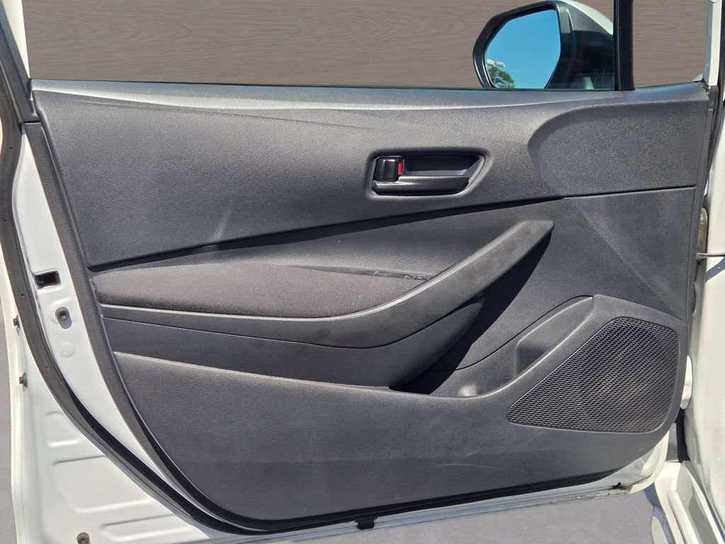 Used 2025 Toyota Corolla LE FWD image 17