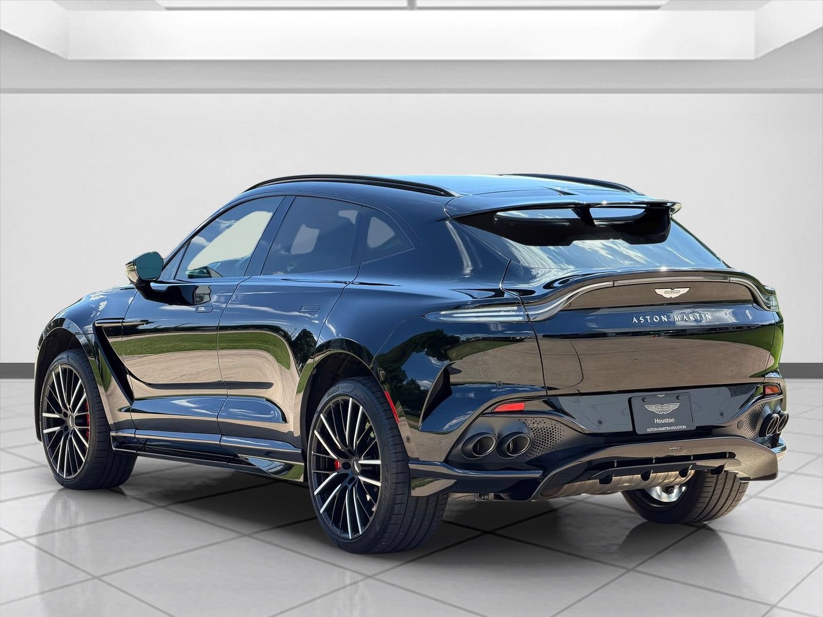 Used 2025 Aston Martin DBX 707 AWD/4WD image 2