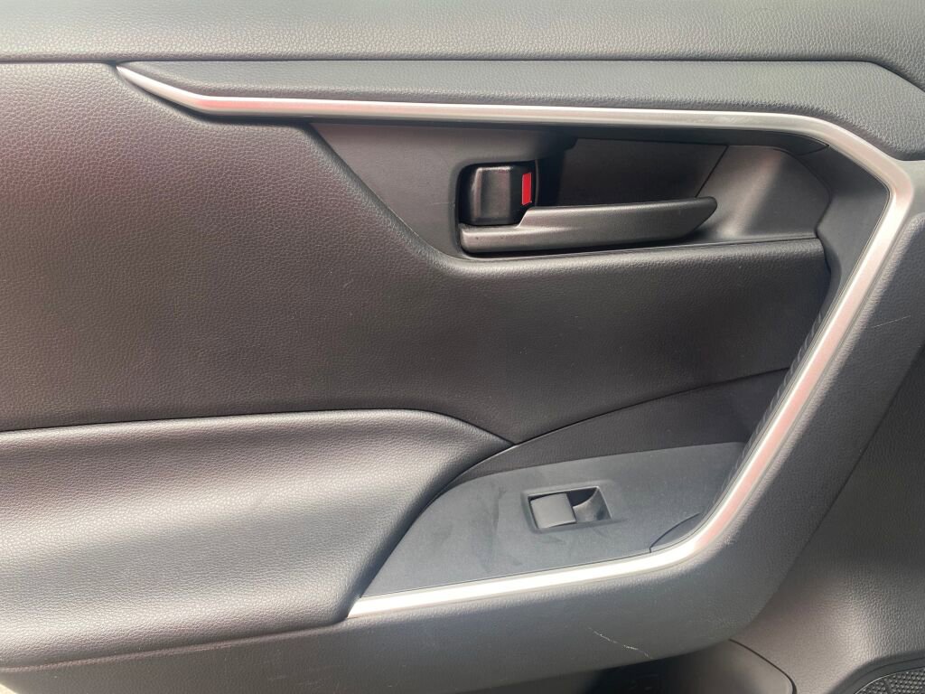 Used 2020 Toyota RAV4 LE w/ Carpet Mat Package image 16