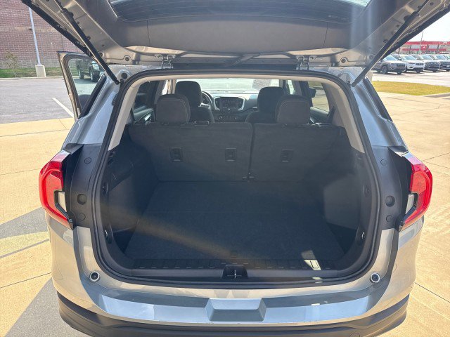 Used 2024 GMC Terrain SLE image 10