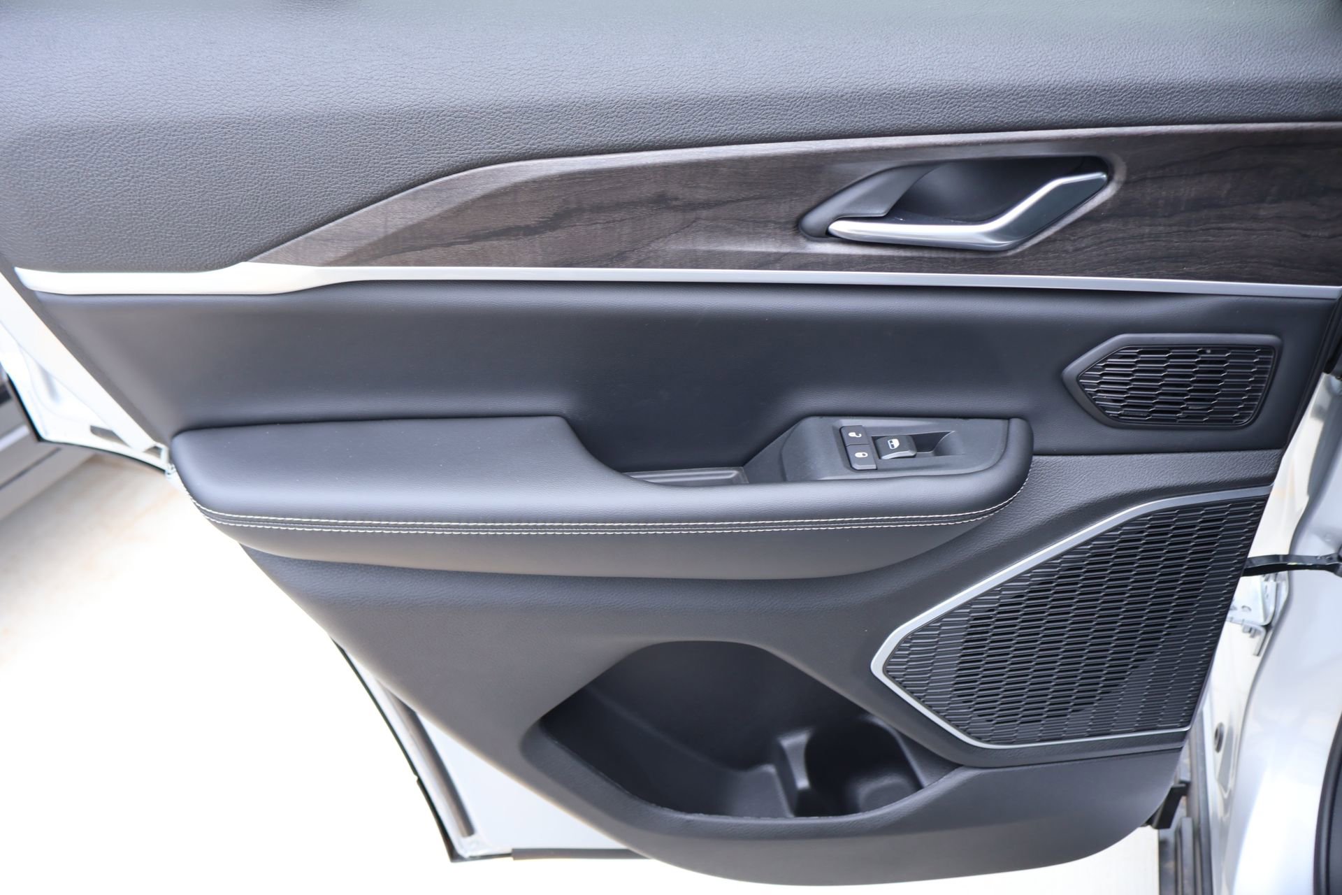 New 2026 Jeep Grand Cherokee Limited AWD/4WD image 18