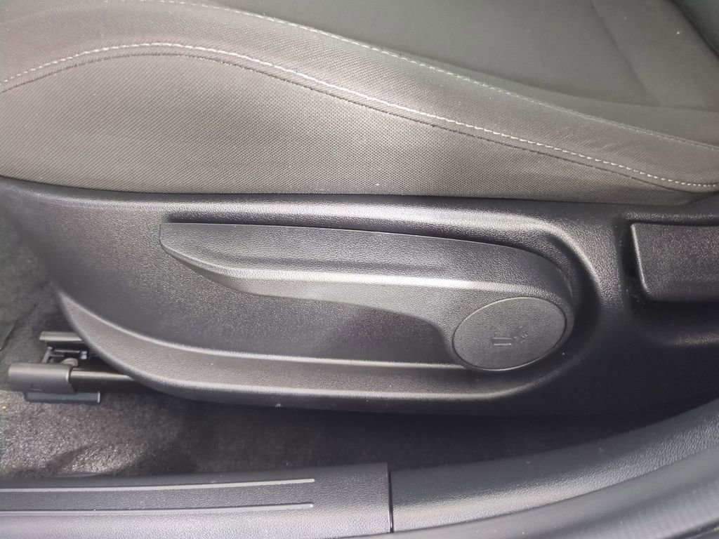 Used 2024 Hyundai Elantra SEL w/ Convenience Package image 21