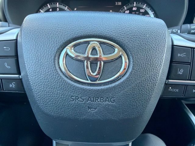 Used 2024 Toyota Highlander LE FWD image 15