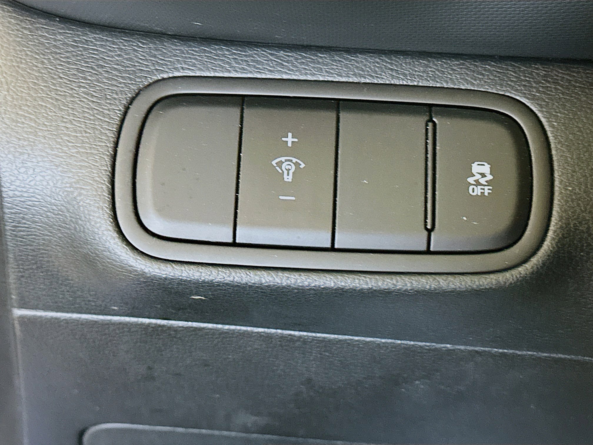 Used 2025 Hyundai Venue SEL FWD image 17