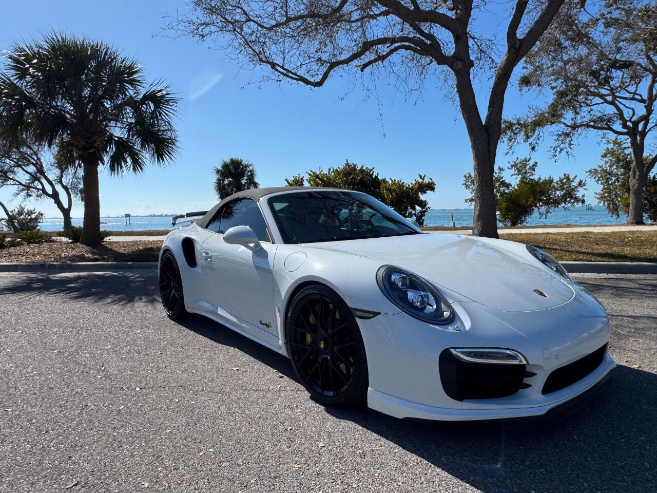Used 2015 Porsche 911 Turbo S image 11