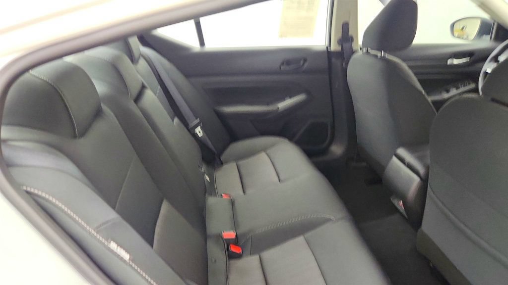 Used 2024 Nissan Altima 2.5 SV AWD/4WD image 21
