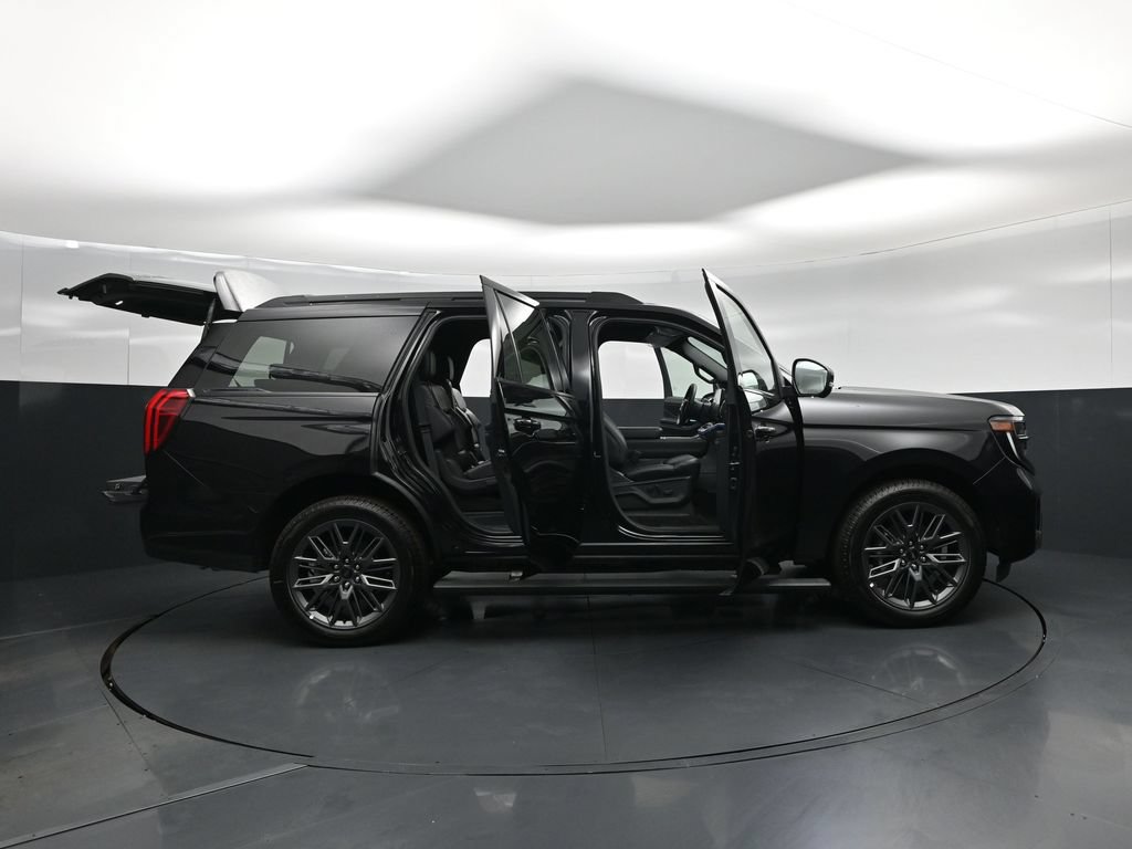 New 2027 Ford Expedition Platinum w/ Stealth Appearance Package AWD/4WD image 4