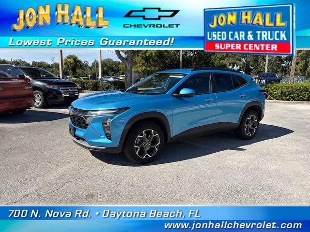 Used 2025 Chevrolet Trax LT w/ Driver Confidence Package FWD image 2