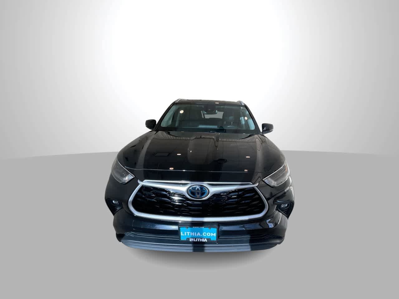 Used 2022 Toyota Highlander XLE AWD/4WD image 3