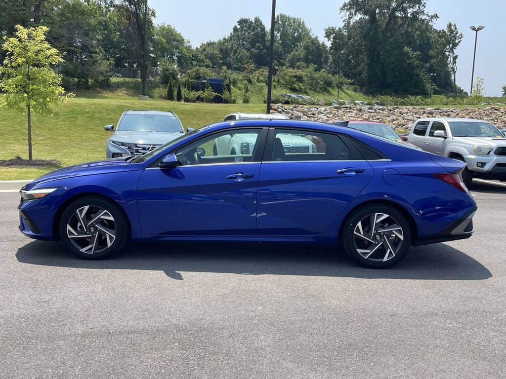 Certified 2025 Hyundai Elantra SEL FWD image 6