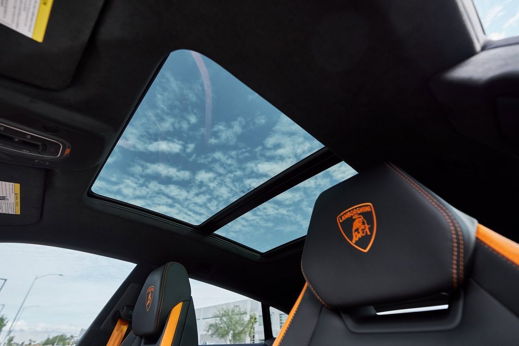 Used 2025 Lamborghini Urus SE image 46