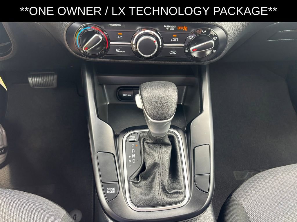 Used 2025 Kia Soul LX w/ LX Technology Package FWD image 12