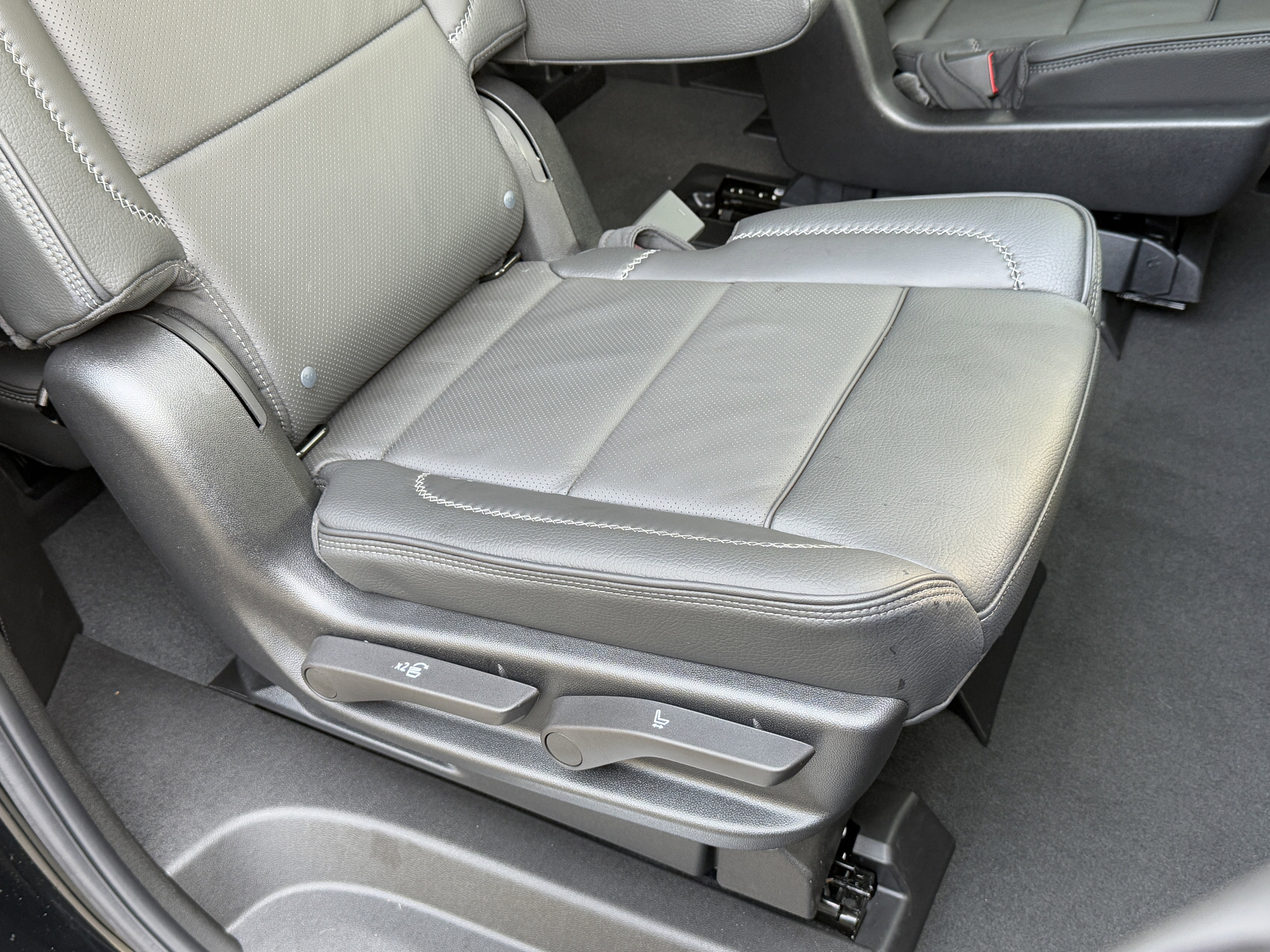 Used 2023 GMC Yukon XL Denali image 27