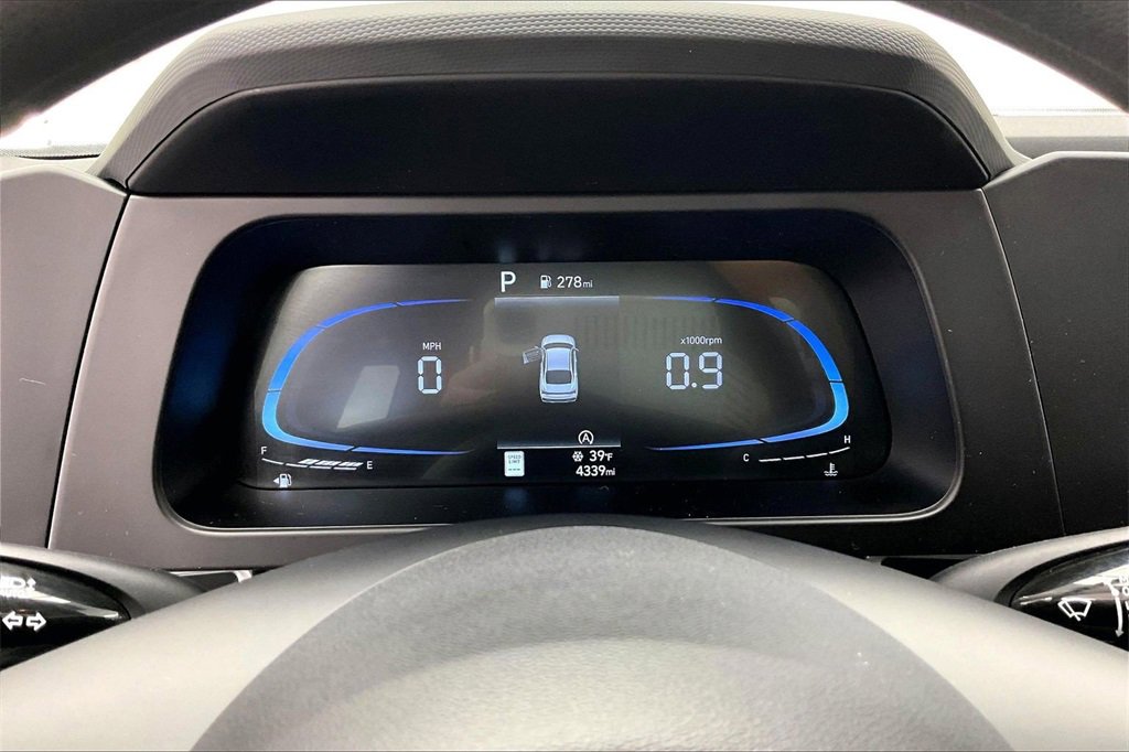 Used 2025 Hyundai Elantra SE image 20