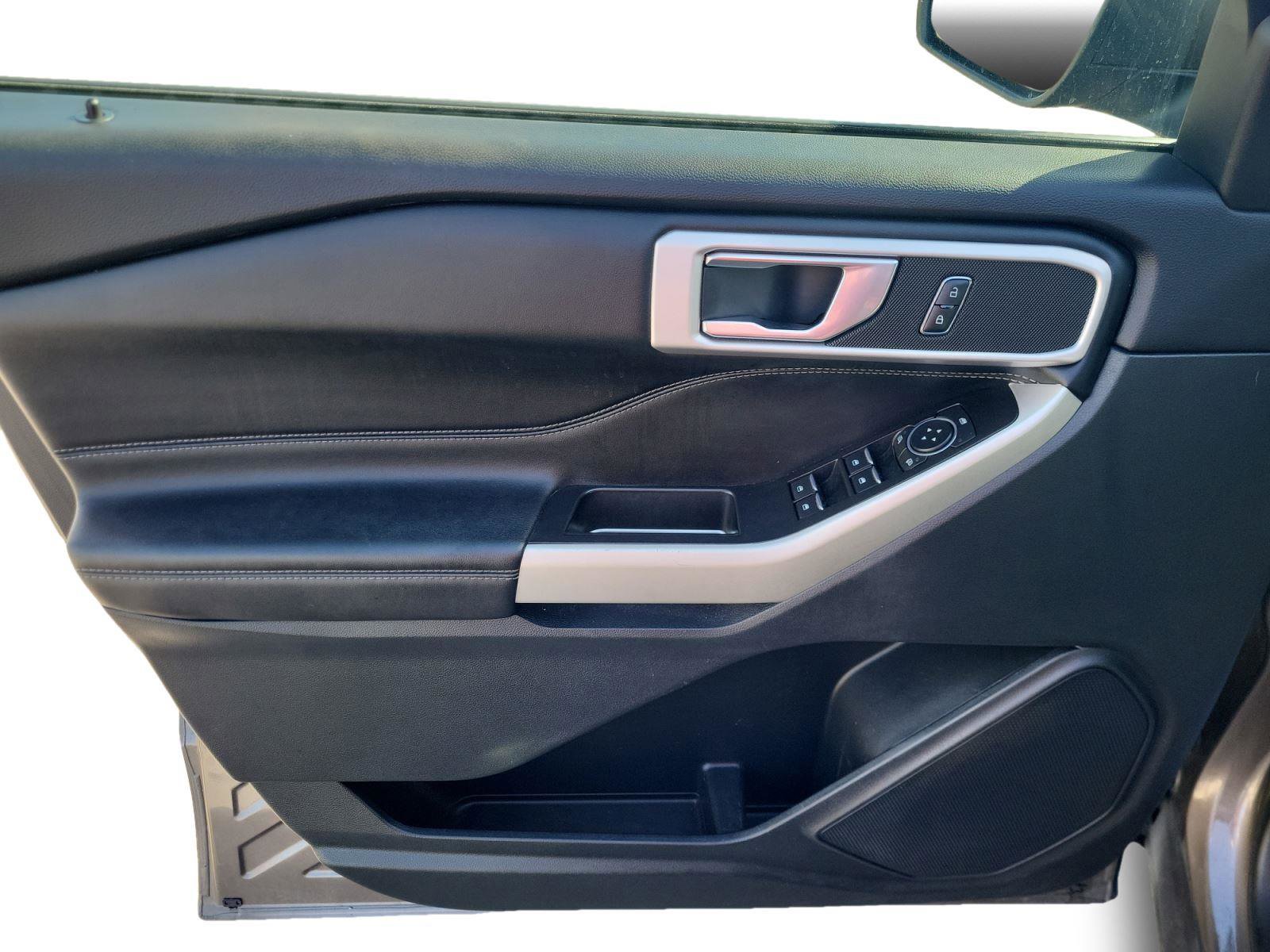 Used 2021 Ford Explorer XLT w/ Equipment Group 202A image 9