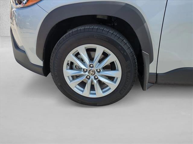 Used 2025 Toyota Corolla Cross LE FWD image 23