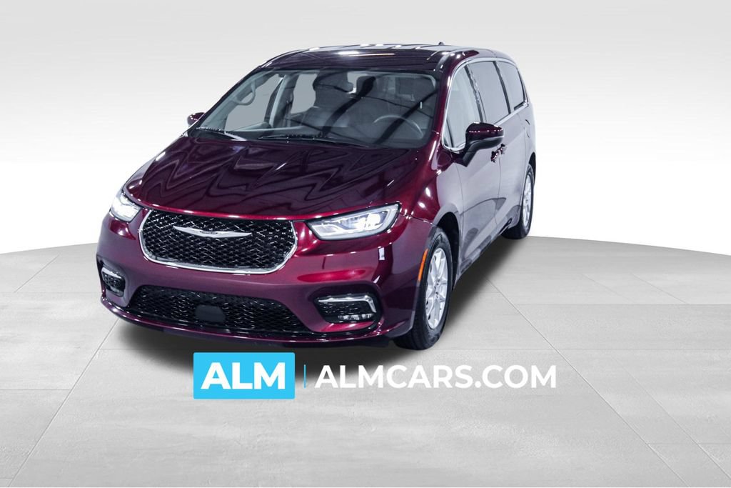 Used 2023 Chrysler Pacifica Touring-L FWD image 1