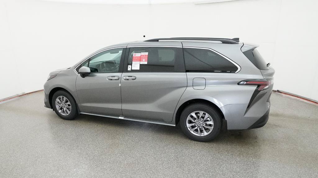 New 2026 Toyota Sienna XLE FWD image 7