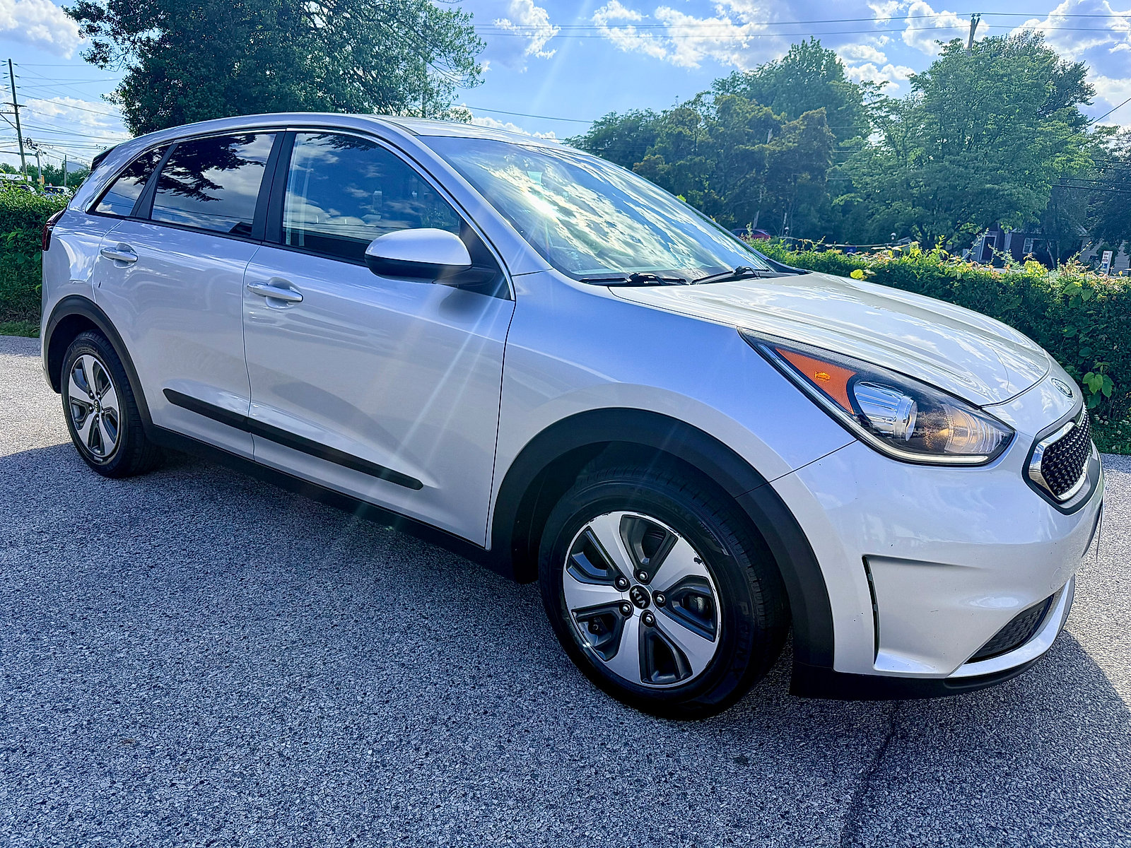 Used 2018 Kia Niro FE FWD image 2