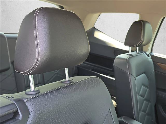 Used 2024 Volkswagen Atlas SE w/ Black Wheel Package FWD image 23