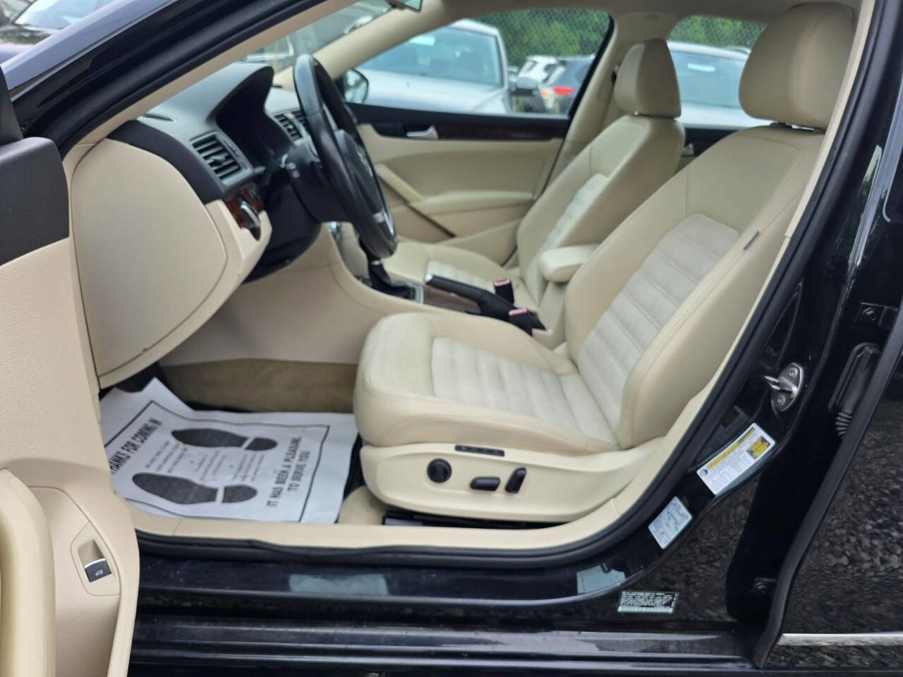 Used 2012 Volkswagen Passat 3.6 SEL Premium FWD image 22
