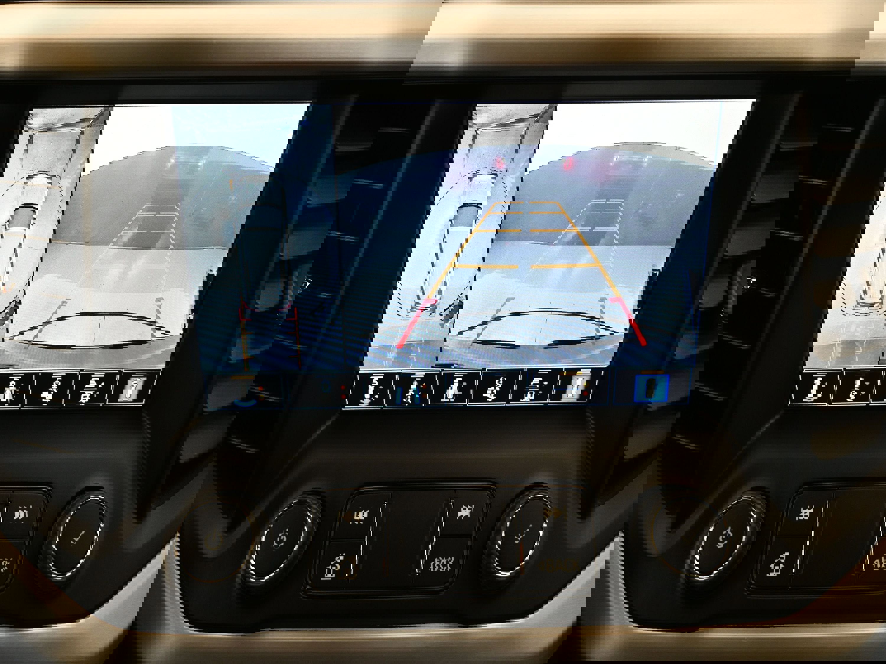 Used 2023 GMC Acadia SLT w/ Technology Package image 16