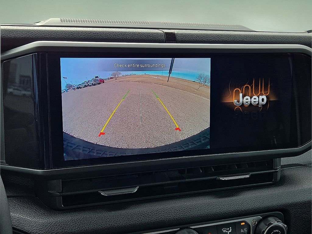 Used 2024 Jeep Wrangler Unlimited image 28