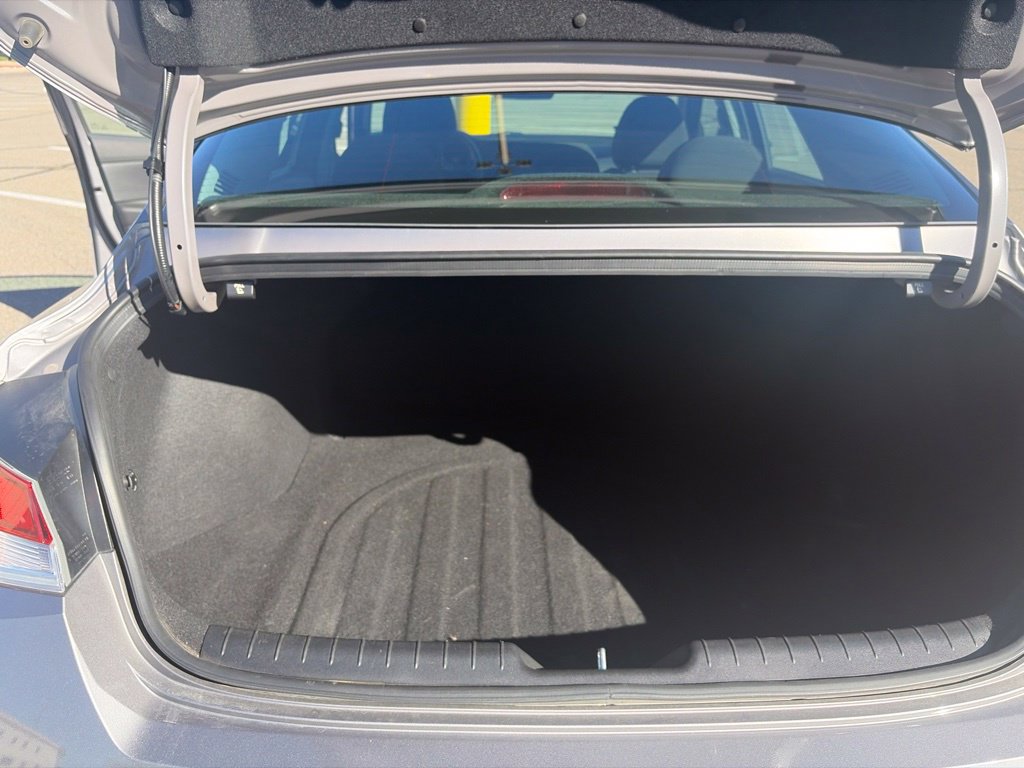 Used 2024 Hyundai Elantra SE FWD image 31