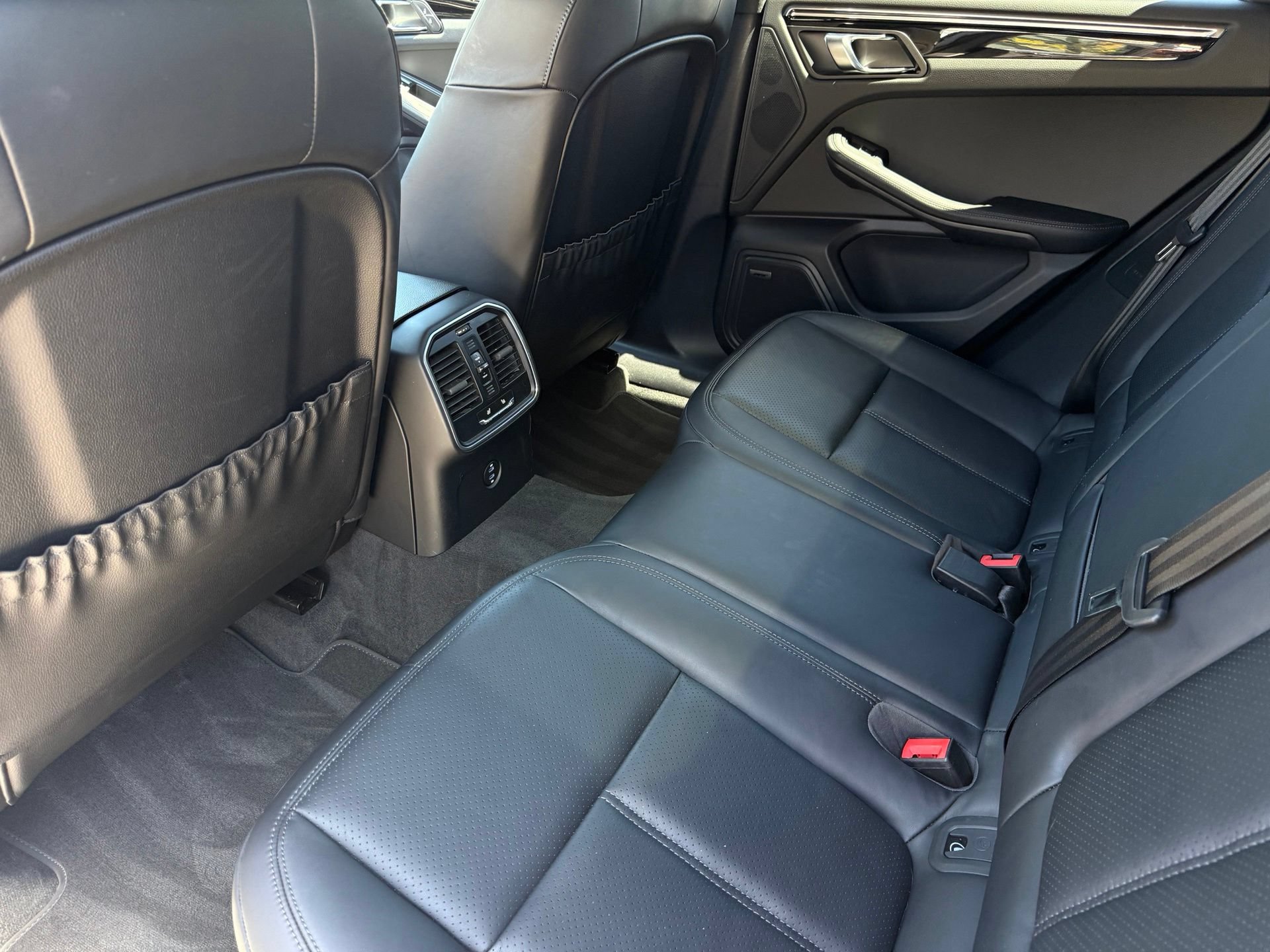 Used 2026 Porsche Macan S AWD/4WD image 30