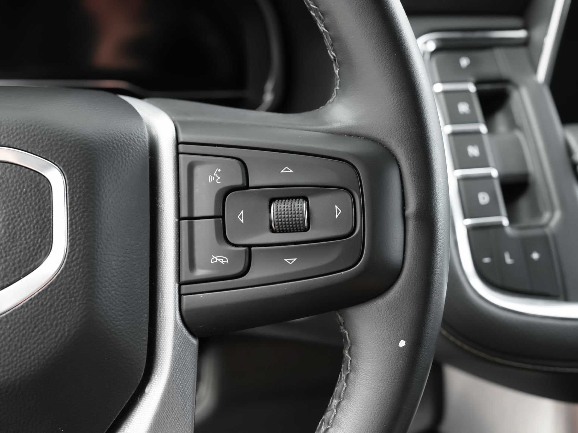Used 2024 GMC Yukon XL SLT RWD image 19