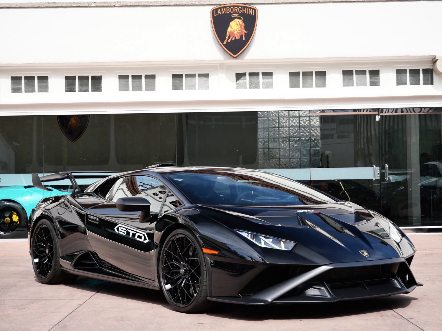 Used 2023 Lamborghini Huracan STO RWD image 1
