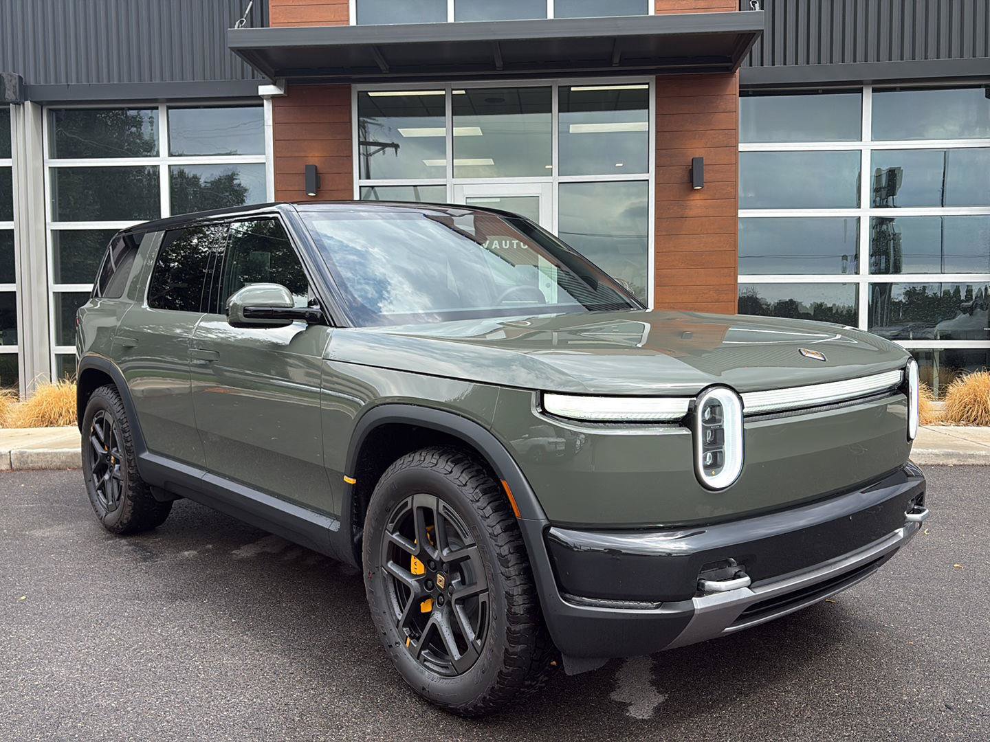 Used 2027 Rivian R2 Performance AWD/4WD image 2
