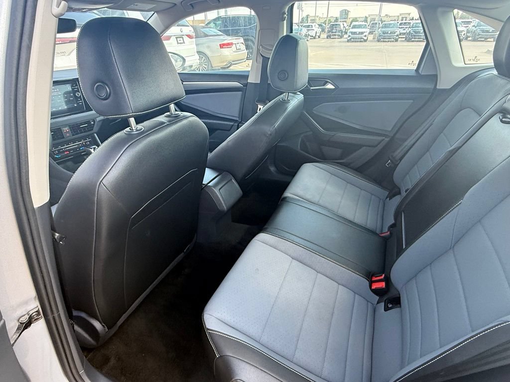 Used 2025 Volkswagen Jetta SE FWD image 11