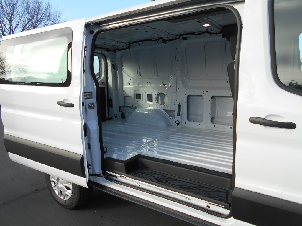Used 2025 Ford Transit 250 Low Roof RWD image 10