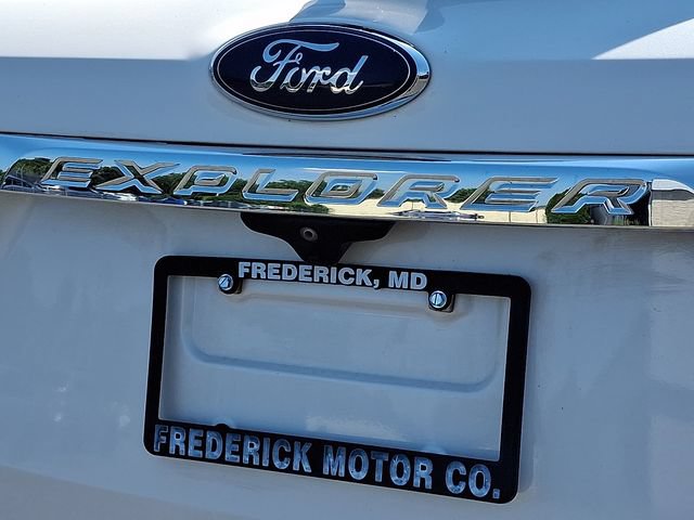 Used 2017 Ford Explorer XLT w/ Equipment Group 202A AWD/4WD image 33