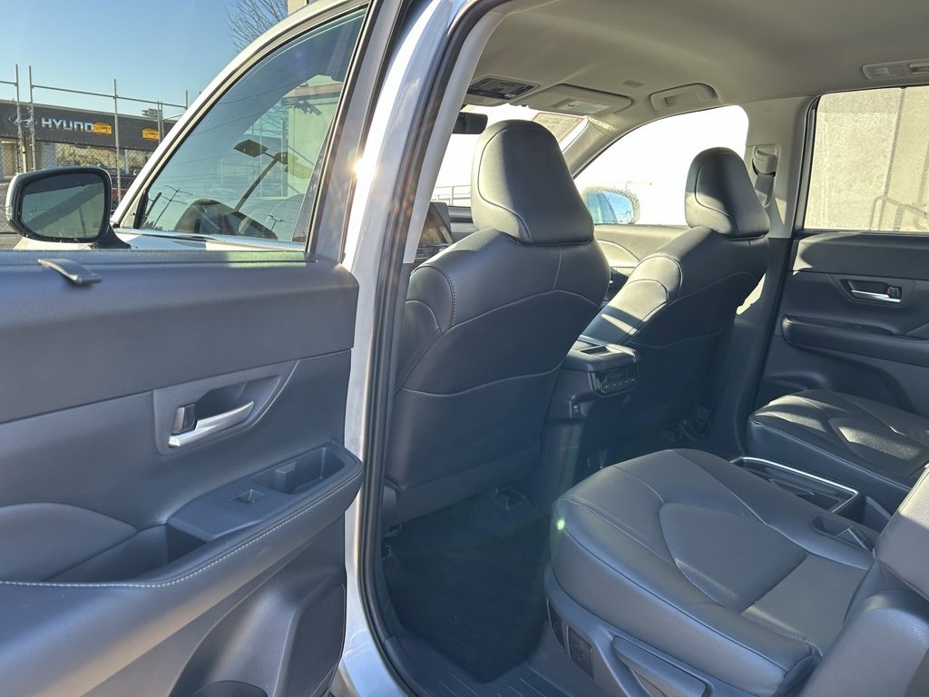 Certified 2025 Toyota Grand Highlander AWD image 11