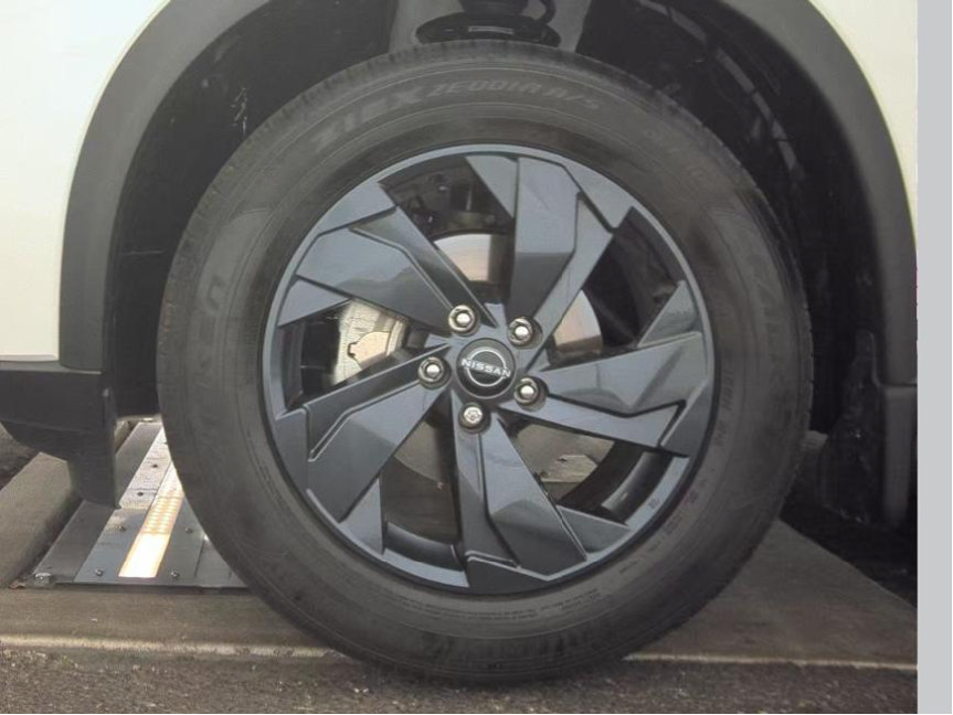 Used 2026 Nissan Rogue SV FWD image 16