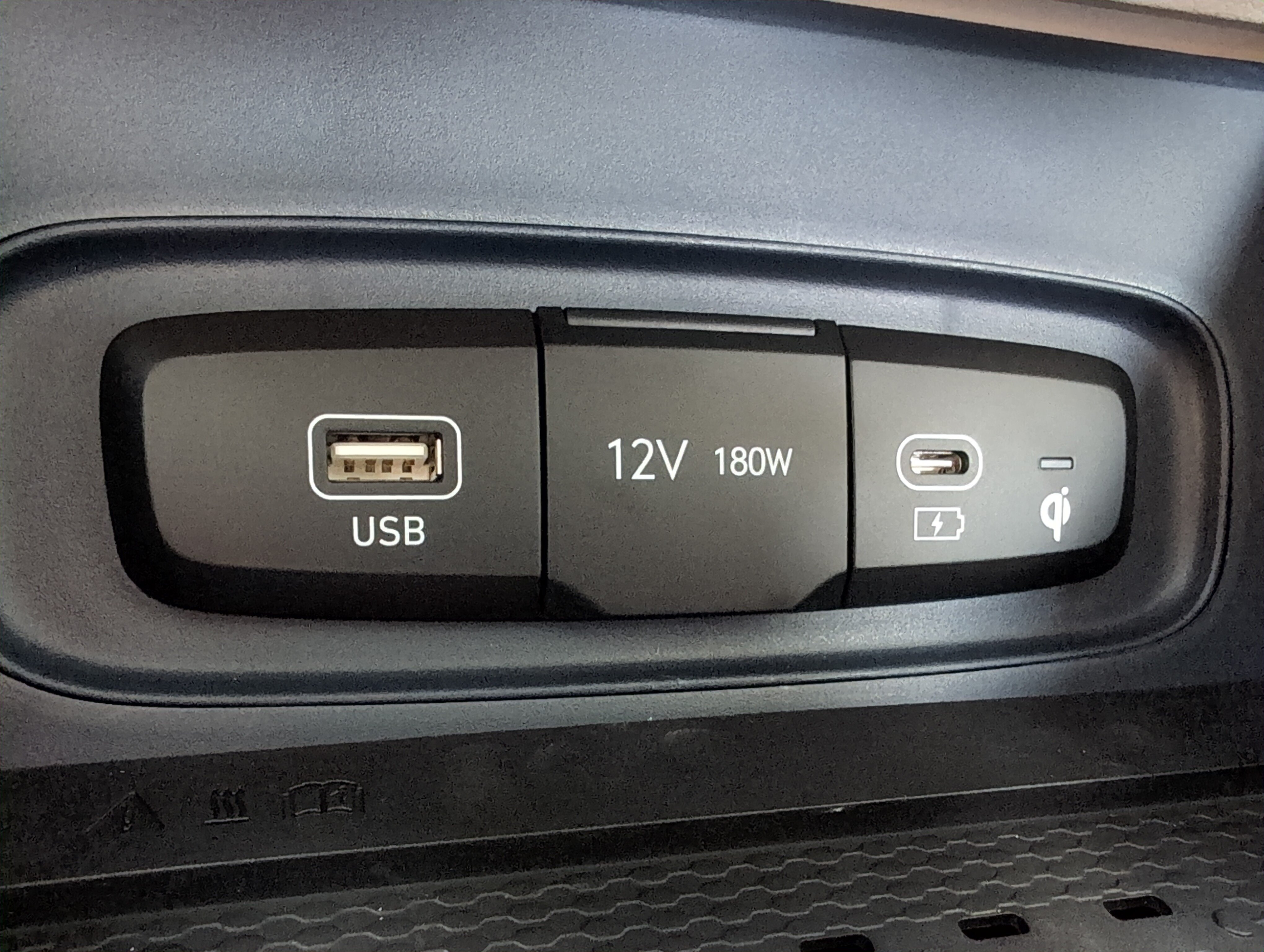Used 2026 Hyundai Venue SEL FWD image 36