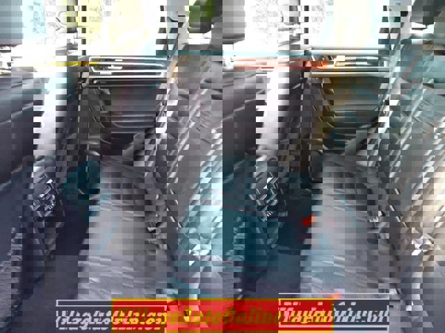 Used 2014 Volkswagen Touareg VR6 image 25