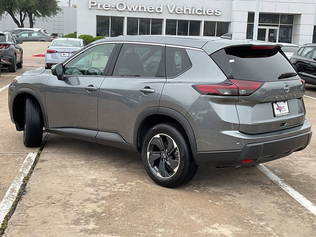 Used 2025 Nissan Rogue SV FWD image 7
